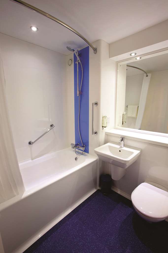 Travelodge Walton On Thames Szoba fotó