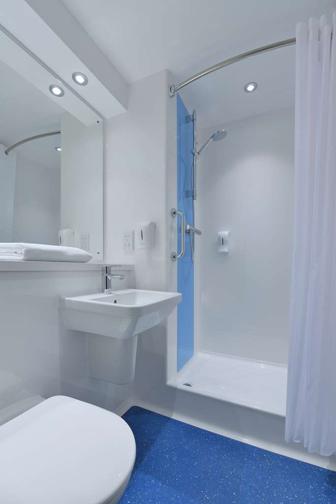 Travelodge Walton On Thames Szoba fotó