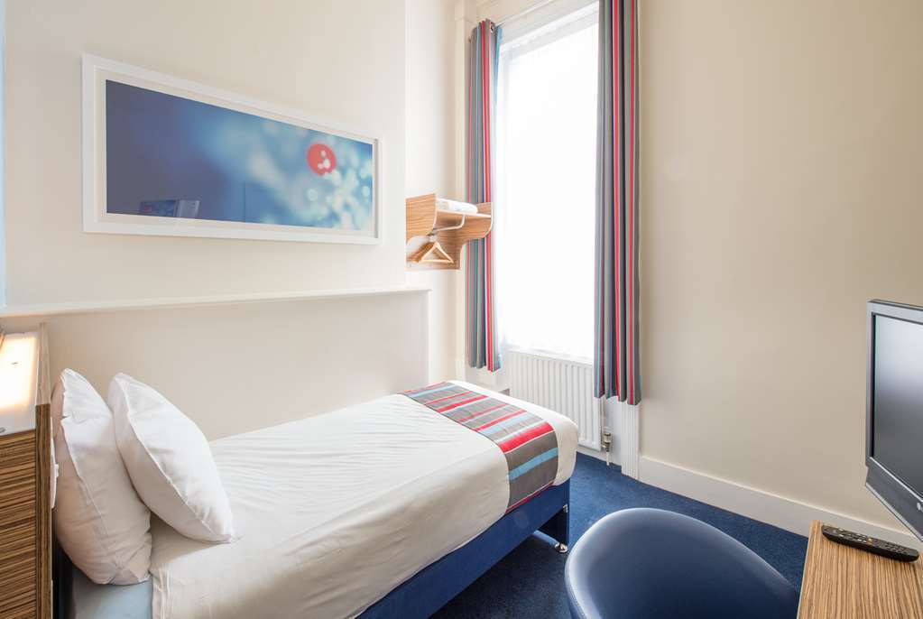 Travelodge Walton On Thames Szoba fotó