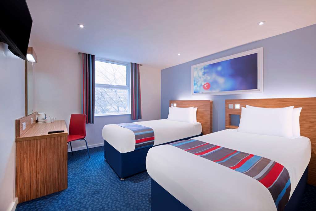 Travelodge Walton On Thames Szoba fotó